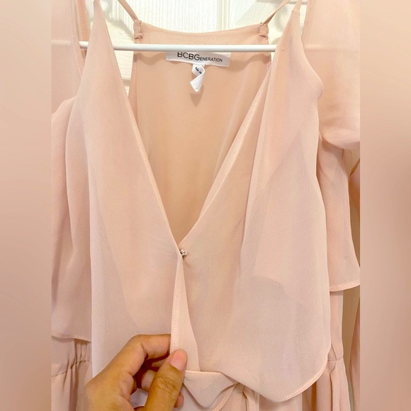 BCBG ROSE MINI DRESS With elastic waist & ruffles light material tie side - Picture 7 of 13